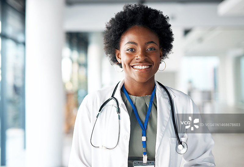 黑人女医生实习机会，医疗保健职业和医院价值观图片素材