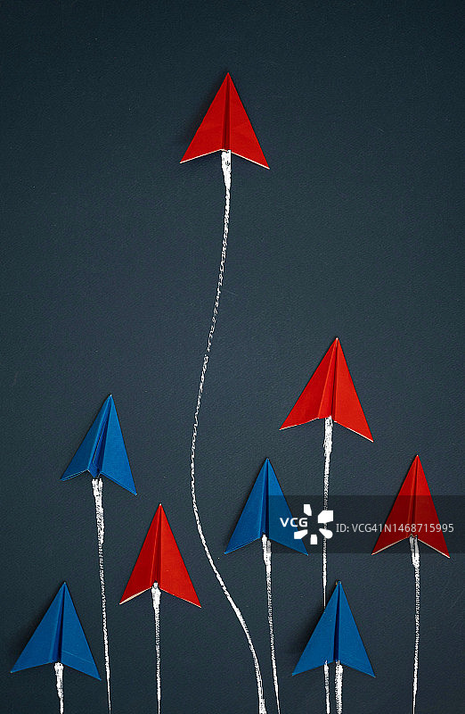 领导力概念：竞争、商业与不同理念、专长、成功图片素材