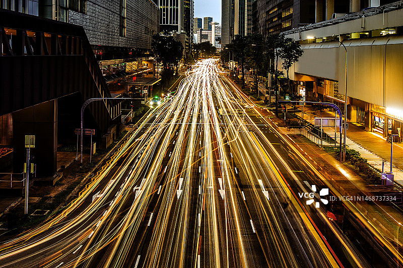 新加坡珊顿道夜间交通图片素材