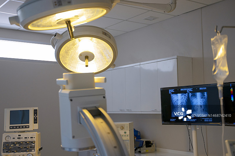 医生在手术室工作图片素材