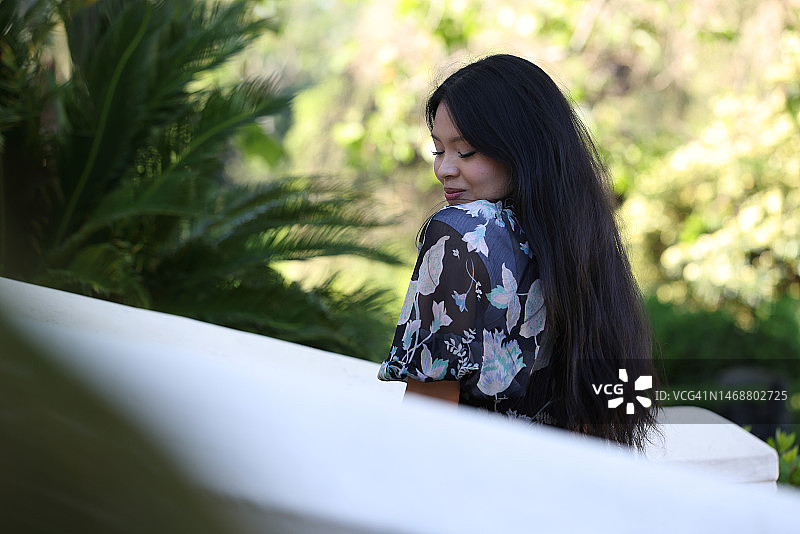 春日少女图片素材