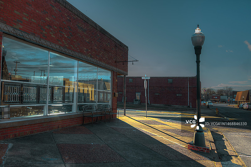 阳光照耀的街角图片素材