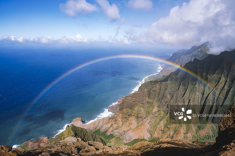 美国夏威夷考艾岛纳帕利海岸的双彩虹图片素材