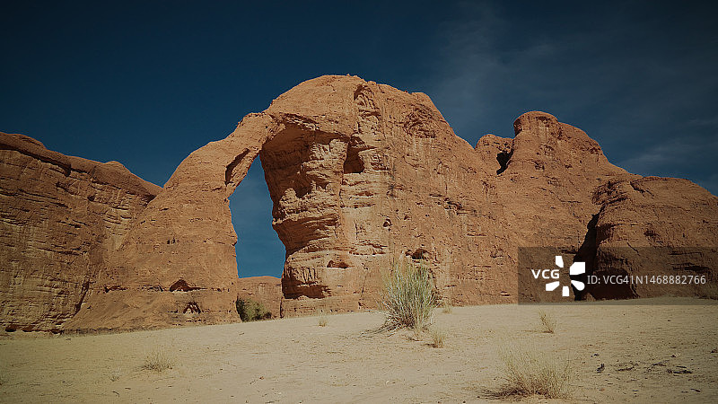 乍得恩内迪高原的抽象岩层，又名石头大象图片素材