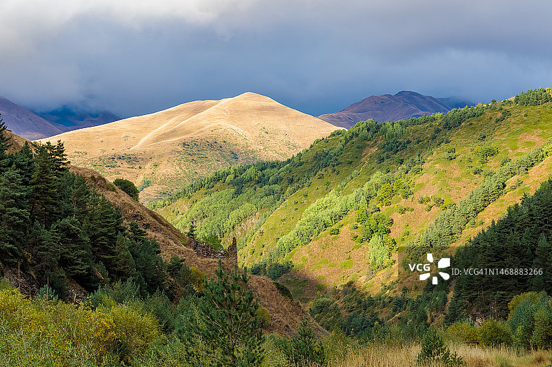 北奥塞梯高地高加索山脉图片素材