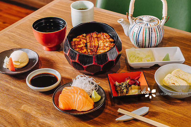 泰国餐桌美食俯视图图片素材