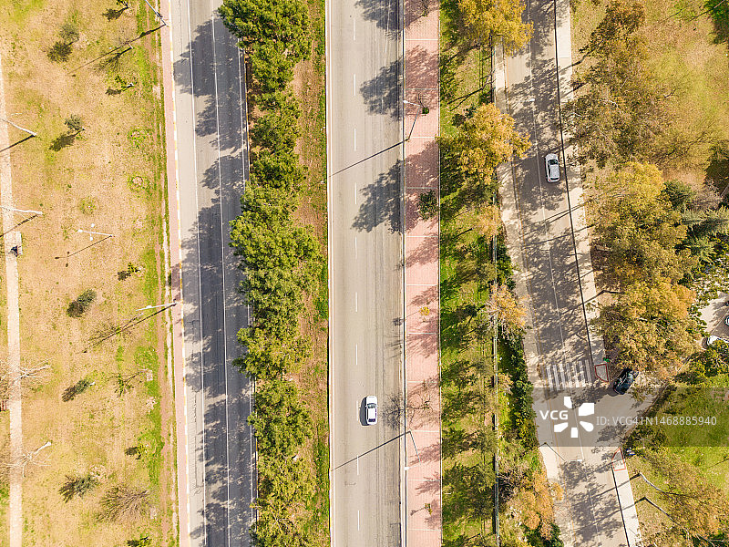 航拍林地和高速公路图片素材