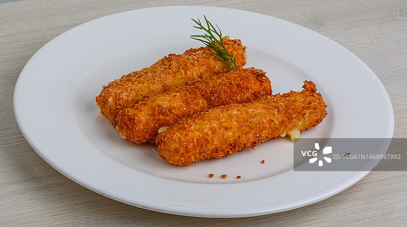 盘中的炸鸡（罗马尼亚瓦斯卢伊）图片素材