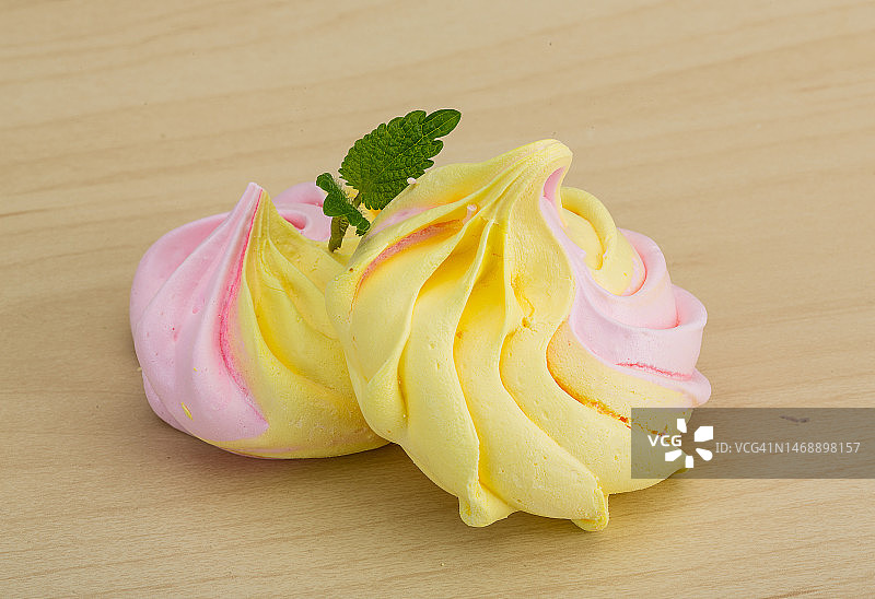 桌上的冰淇淋特写，罗马尼亚瓦斯卢伊图片素材