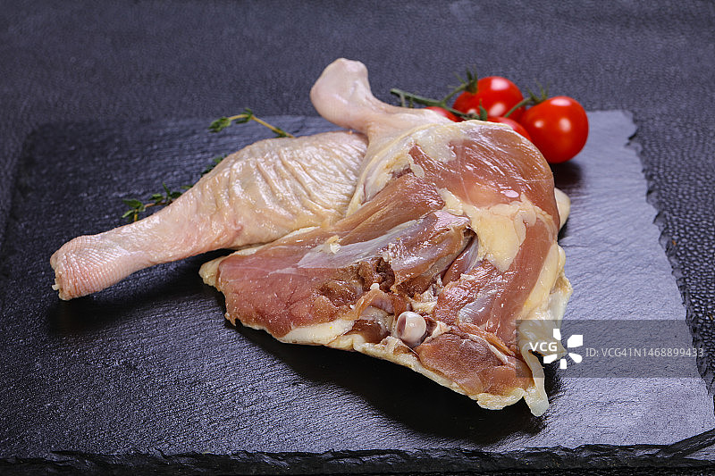 石板上肉的特写，罗马尼亚瓦斯卢伊图片素材