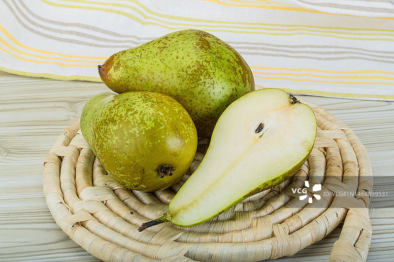 俯视角度拍摄的桌子上的梨，罗马尼亚瓦斯卢伊图片素材