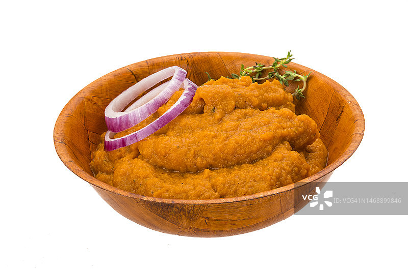 白色背景下碗里的食物特写，瓦斯卢伊，罗马尼亚图片素材