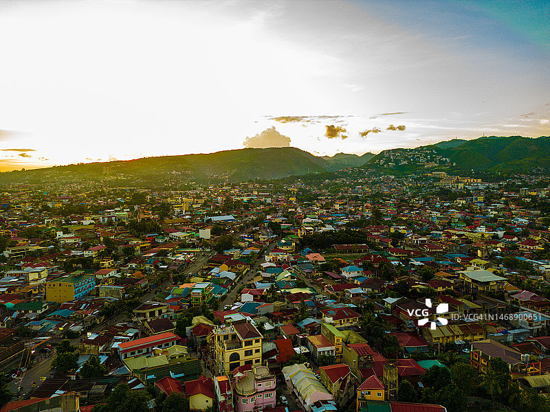 菲律宾宿雾市山区的日落景色图片素材