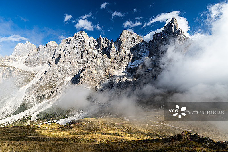 锡罗尔的雪山风光，意大利图片素材