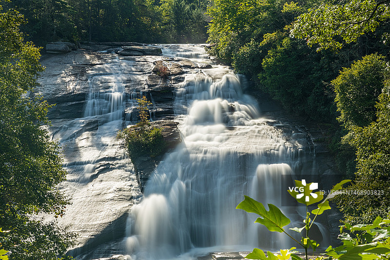 森林瀑布风光，高瀑布，美国图片素材