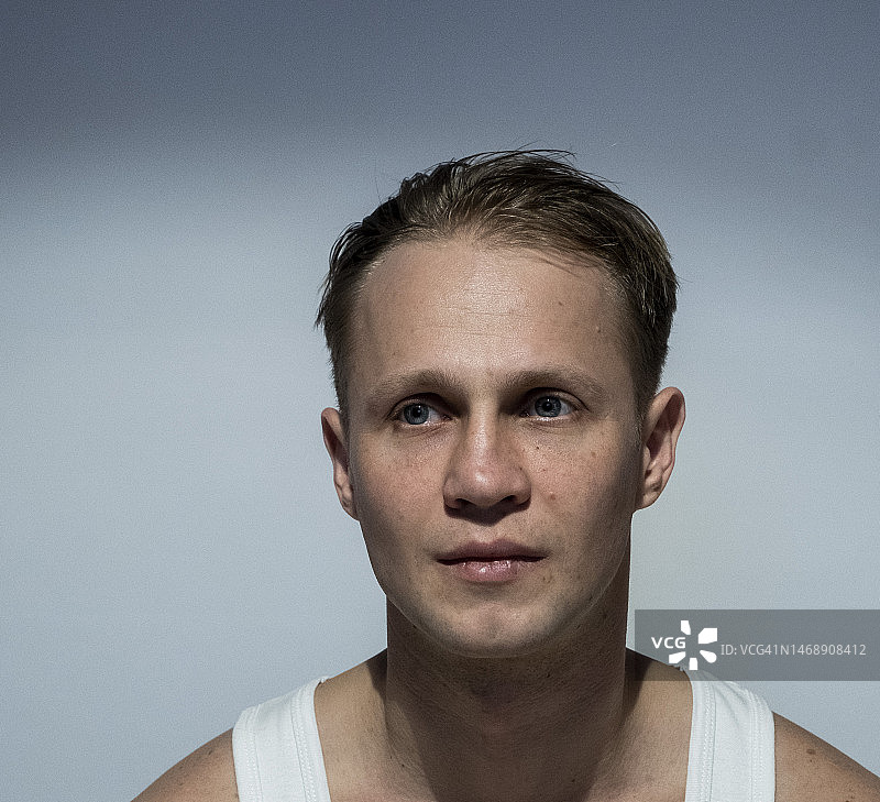 年轻男人的沮丧图片素材