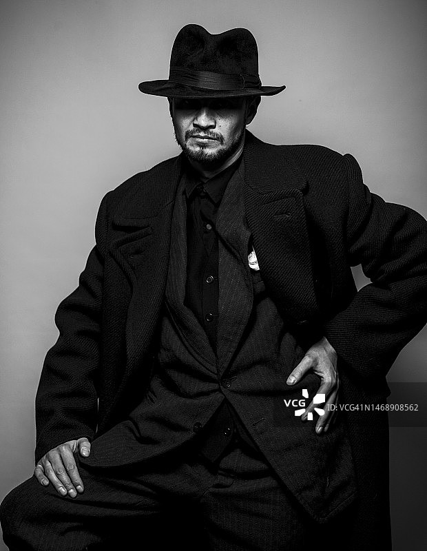 年轻团伙成员的游行肖像图片素材