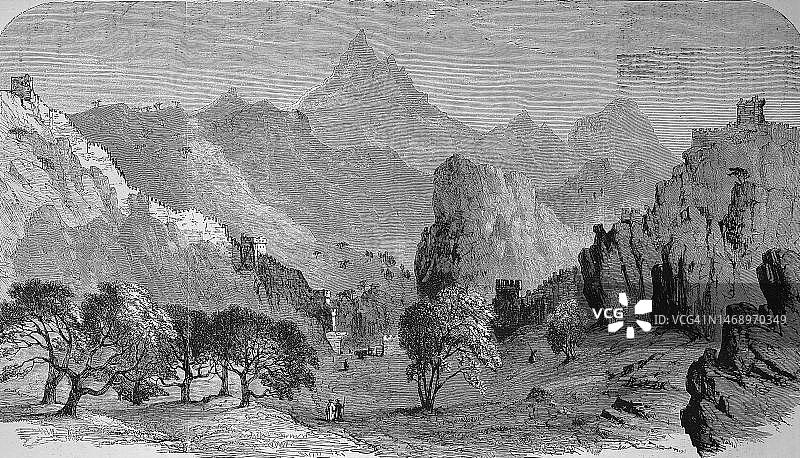 1869年沙坡远眺长城（中国，历史照片，19世纪原版数字修复）图片素材