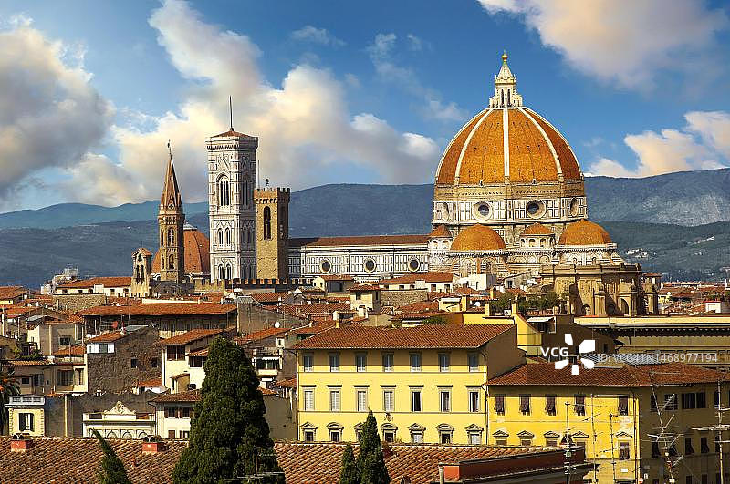 意大利佛罗伦萨主教座堂的钟楼和穹顶图片素材