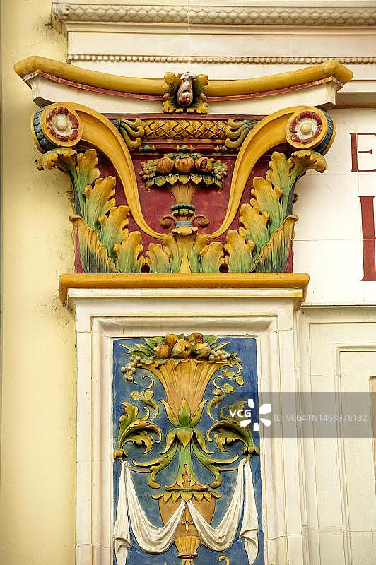 旧佐尔坦·楚卡斯家具店的佐尔奈建筑特色（佩奇，2010年欧洲文化之都，匈牙利）图片素材