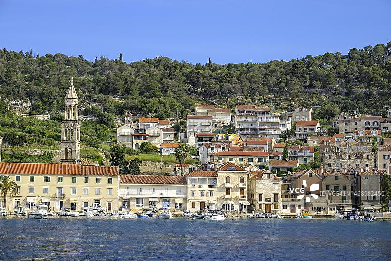 进入克罗地亚斯普利特-达尔马提亚县赫瓦尔港图片素材