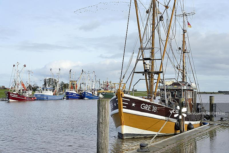 德国下萨克森州格里特西尔港的螃蟹切割机图片素材