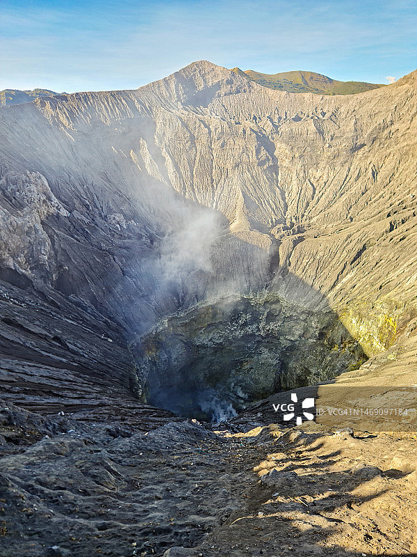 布罗莫火山内部图片素材