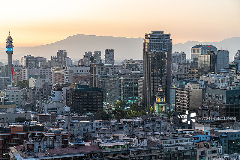 日落下的智利圣地亚哥图片素材