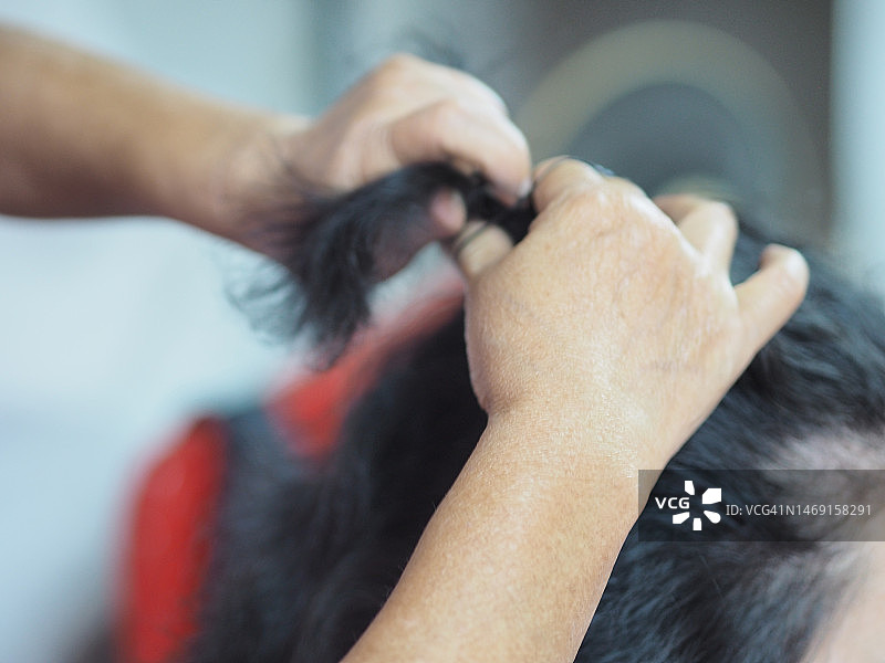 手绑头发图片素材