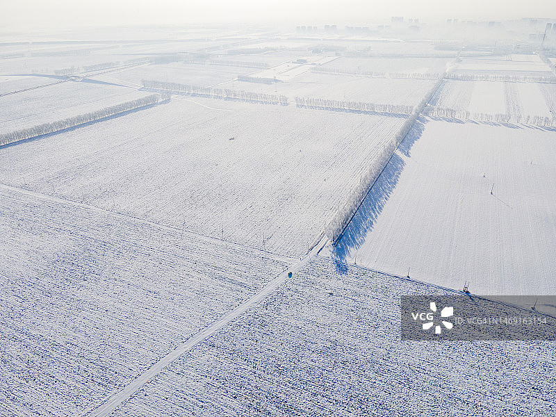 中国东北冬季耕地航拍图片素材