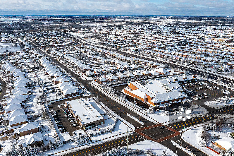 加拿大伍德布里奇卢瑟福路和伊斯灵顿大街的博伊德公园冬季景色图片素材