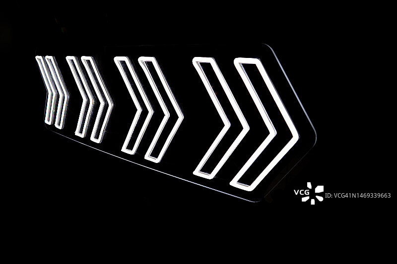 科幻方向指示箭头灯图片素材