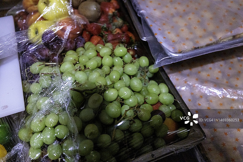 托盘里的水果，准备用于菜肴图片素材