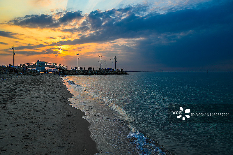 科威特科威特城的舒瓦赫海滩图片素材