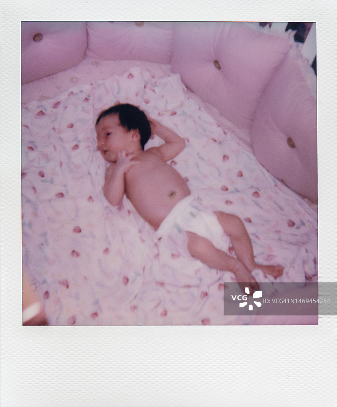 室内新生女婴图片素材