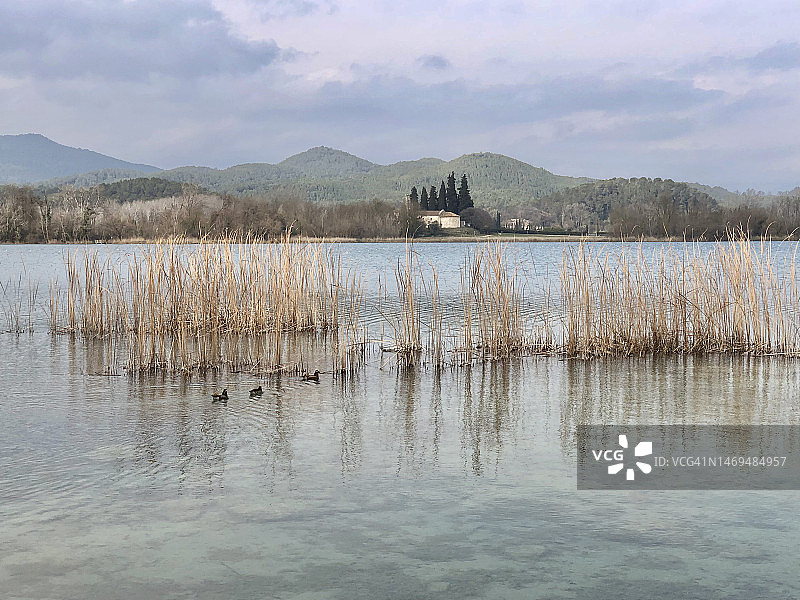 西班牙赫罗纳巴尼奥莱斯湖图片素材