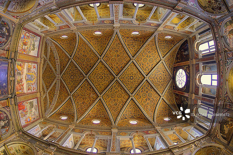 意大利米兰马焦雷修道院的圣毛里齐奥教堂图片素材