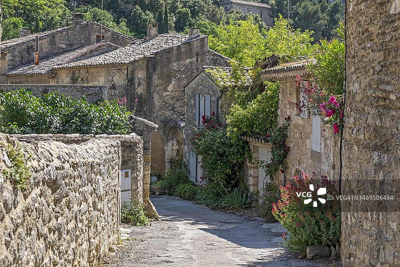 法国普罗旺斯奥佩德勒维尤中世纪村庄的小巷图片素材