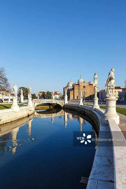 意大利帕多瓦瓦莱广场雕像图片素材