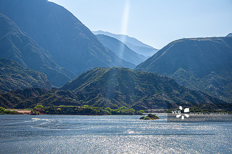 阿根廷拉里奥哈的洛斯绍塞斯堤坝山区全景图片素材