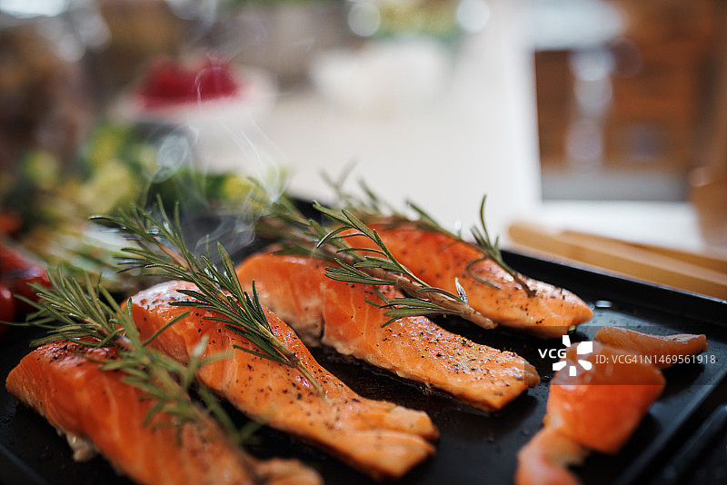 生三文鱼排图片素材