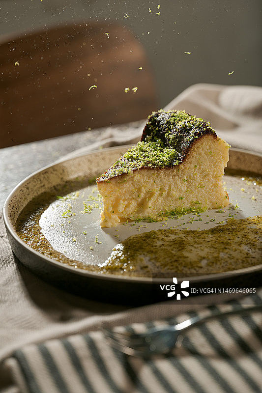 巴斯克焦香芝士蛋糕切片图片素材