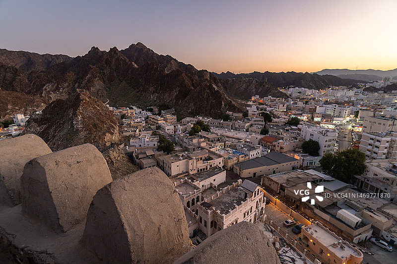 阿曼马斯喀特老城的日落图片素材