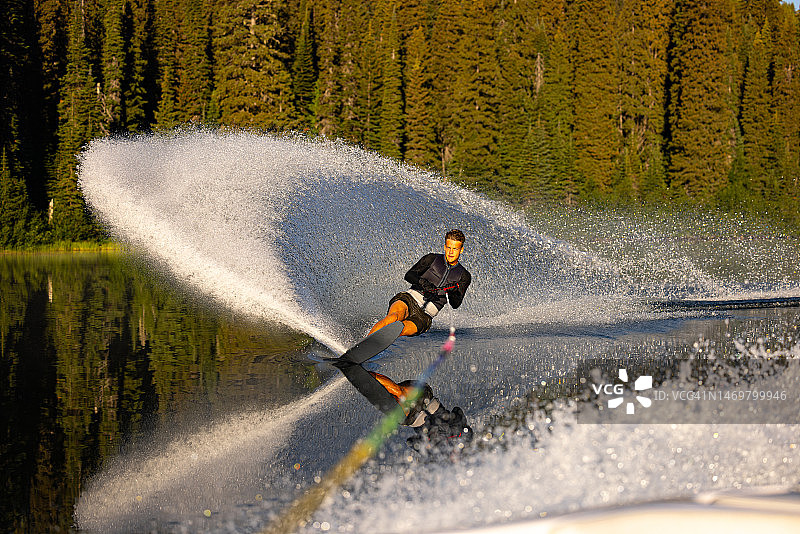 滑水运动图片素材
