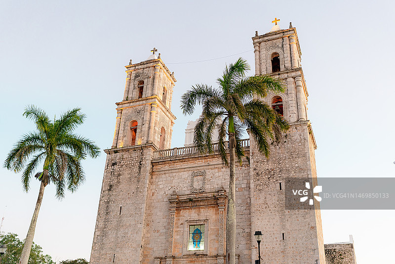 墨西哥尤卡坦巴利亚多利德市中心教堂旅游目的地图片素材