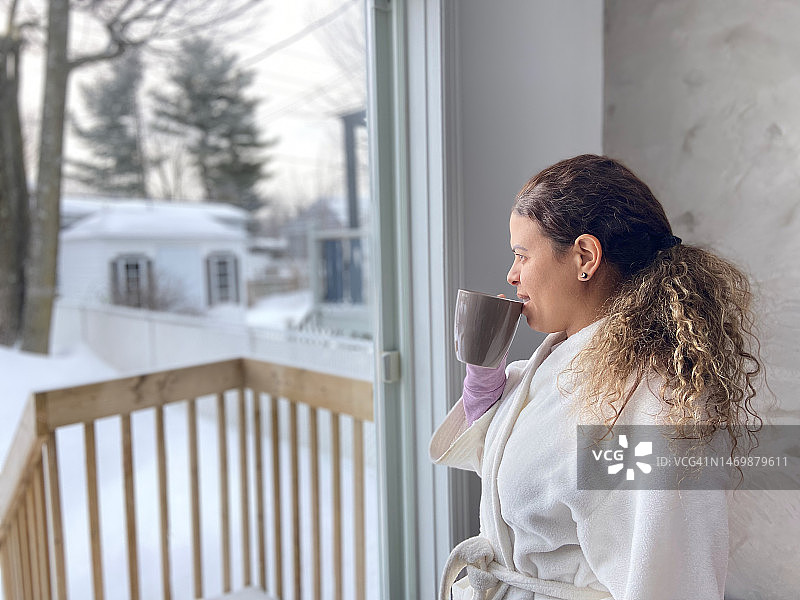 喝咖啡的女人图片素材