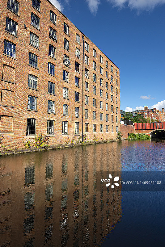 罗奇代尔运河旁的布朗斯菲尔德磨坊，曼彻斯特，英格兰图片素材