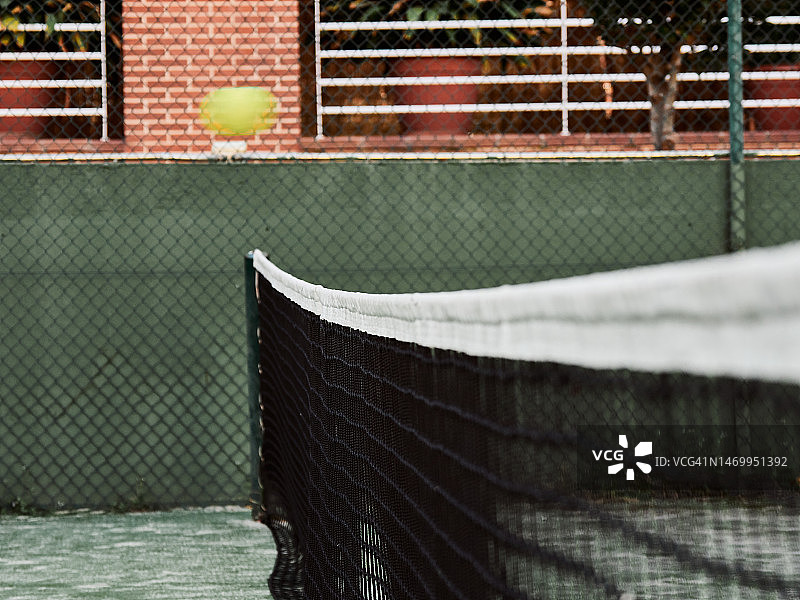 球拍击球过网图片素材