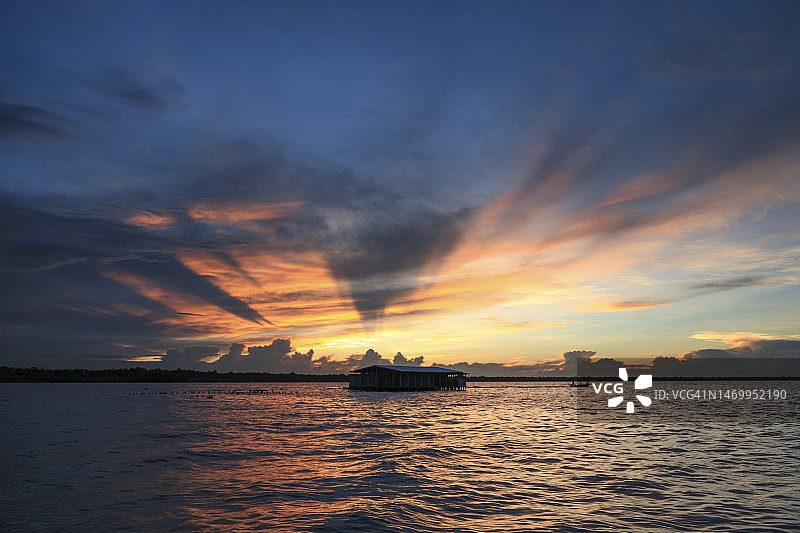 马拉开波湖的日落景色图片素材