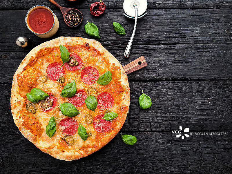 意大利香肠披萨图片素材